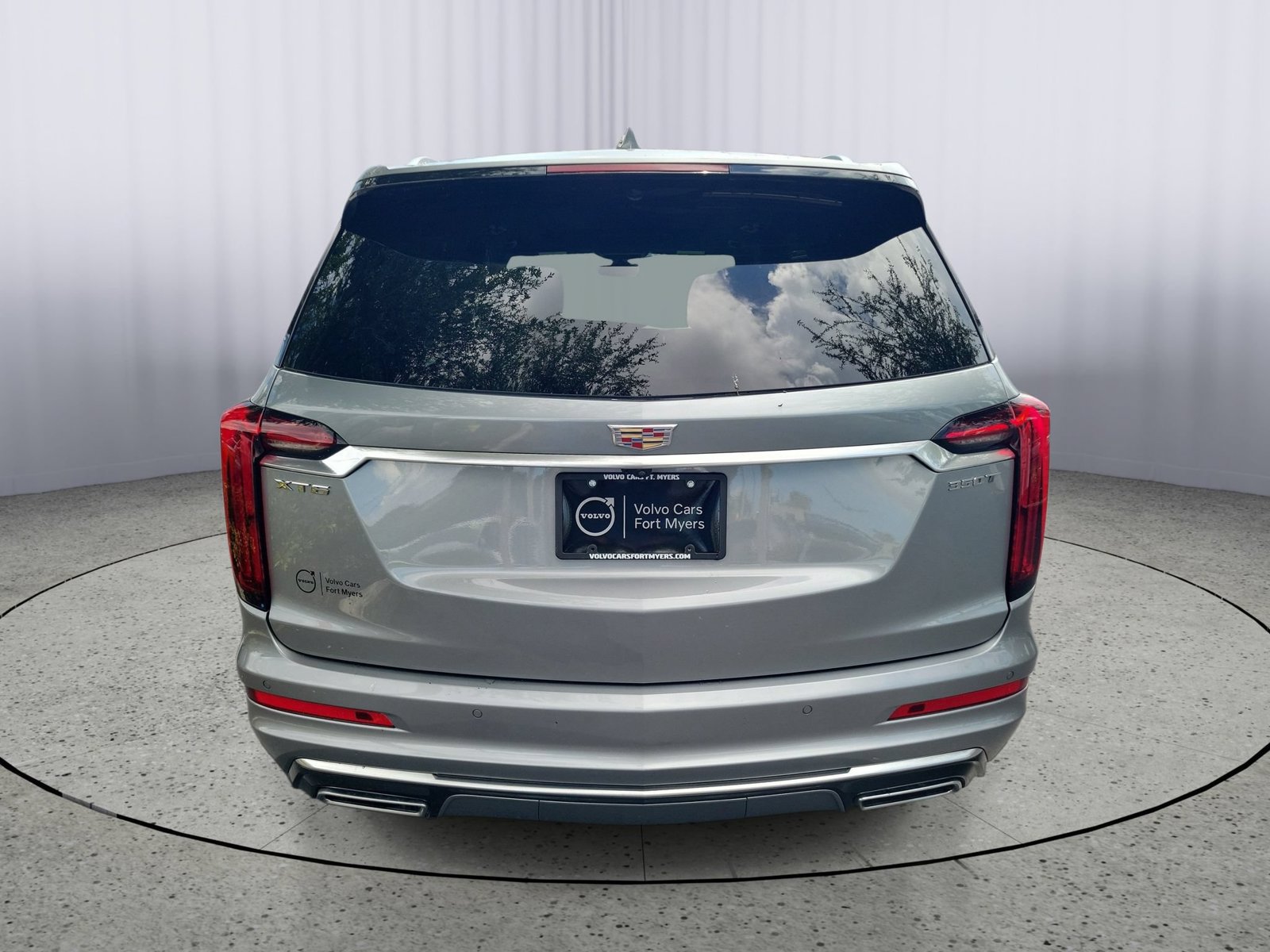 Used 2025 Cadillac XT6 Luxury FWD image 3