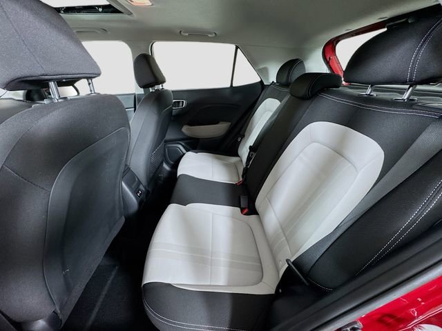 Used 2024 Hyundai Venue SEL image 27