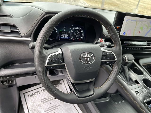 Used 2025 Toyota Sienna XLE Woodland Edition image 15