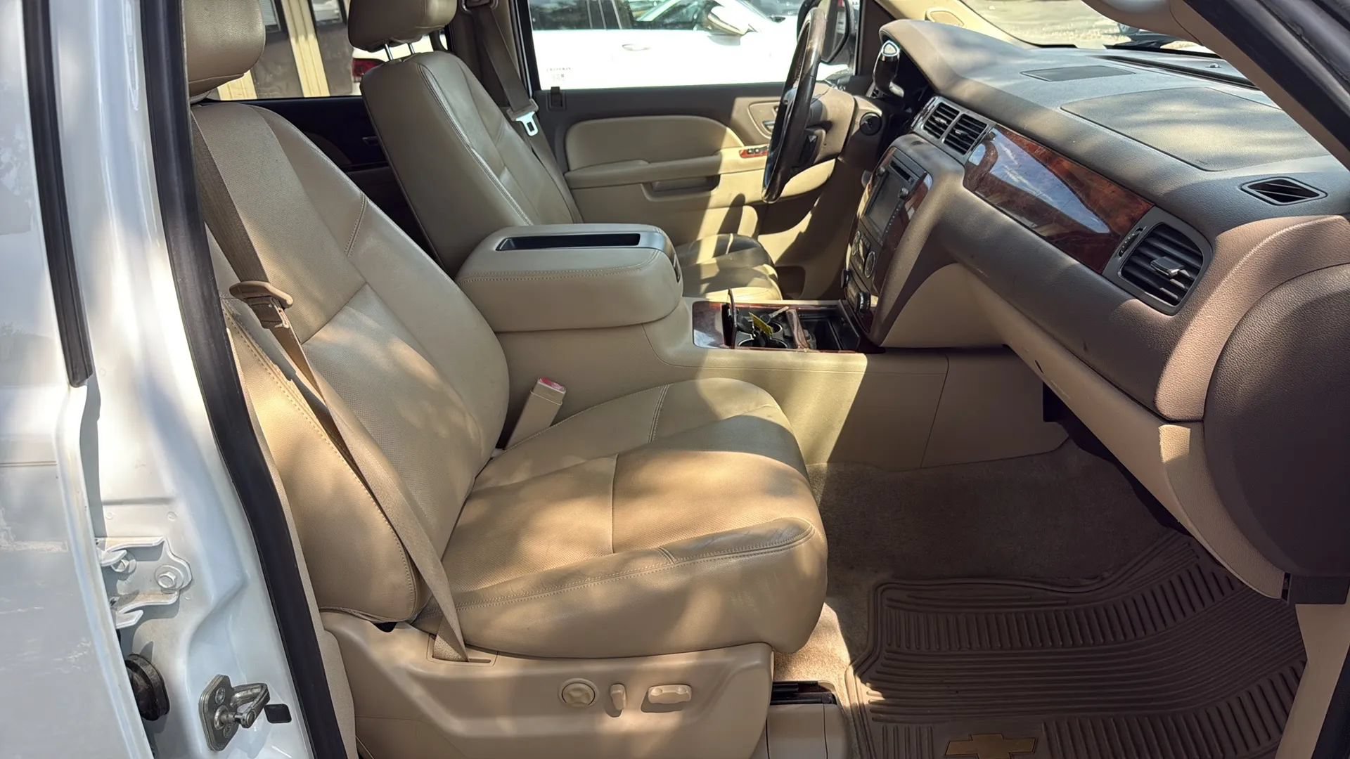 Used 2014 Chevrolet Suburban LTZ AWD/4WD image 26