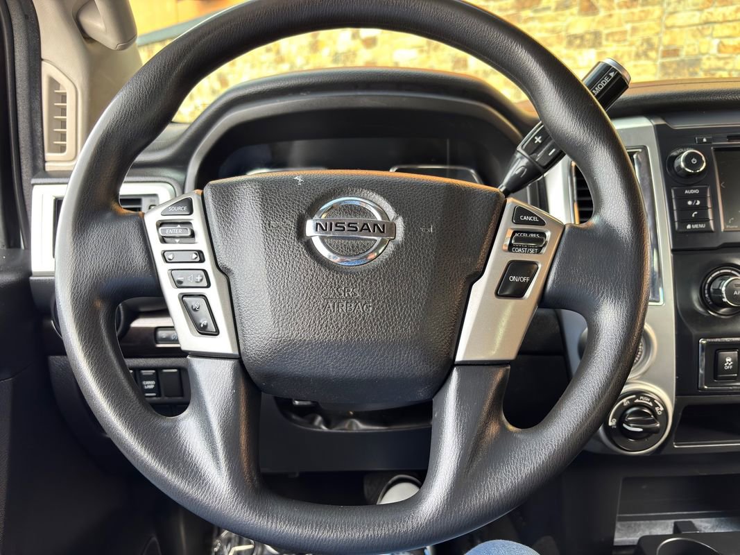 Used 2019 Nissan Titan SV image 23