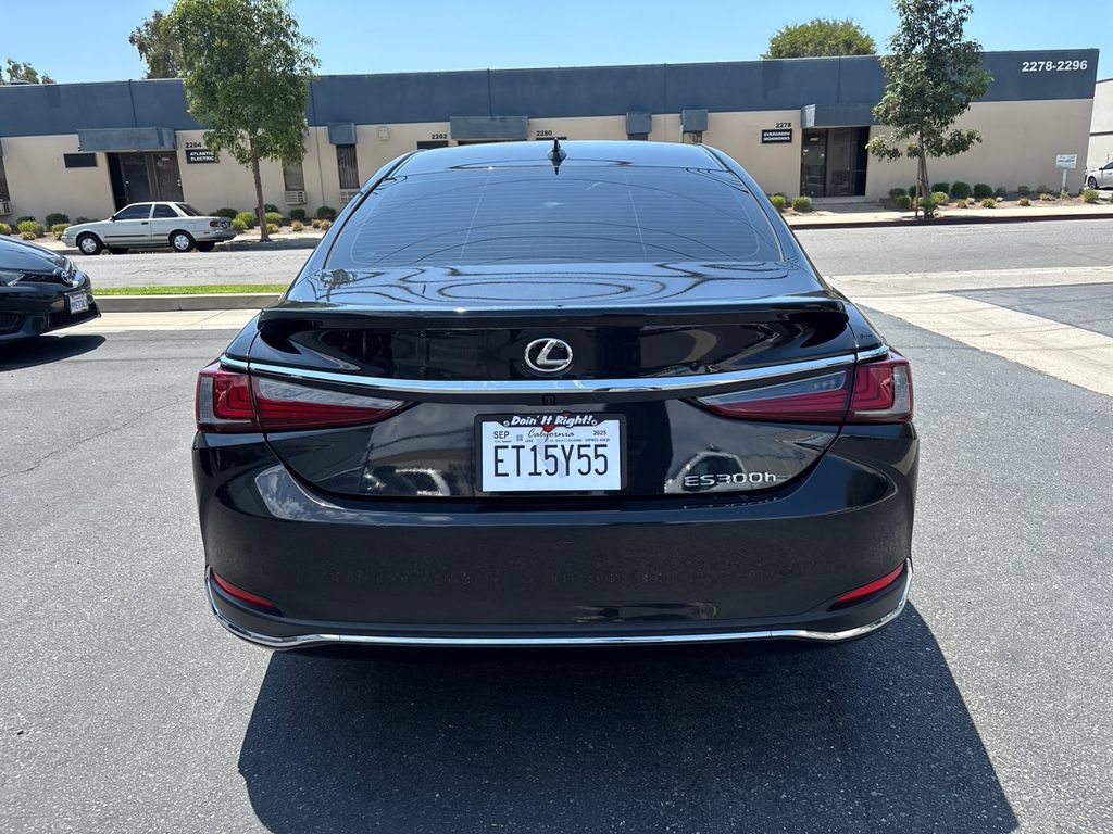 Used 2025 Lexus ES 300h w/ Premium Package FWD image 6