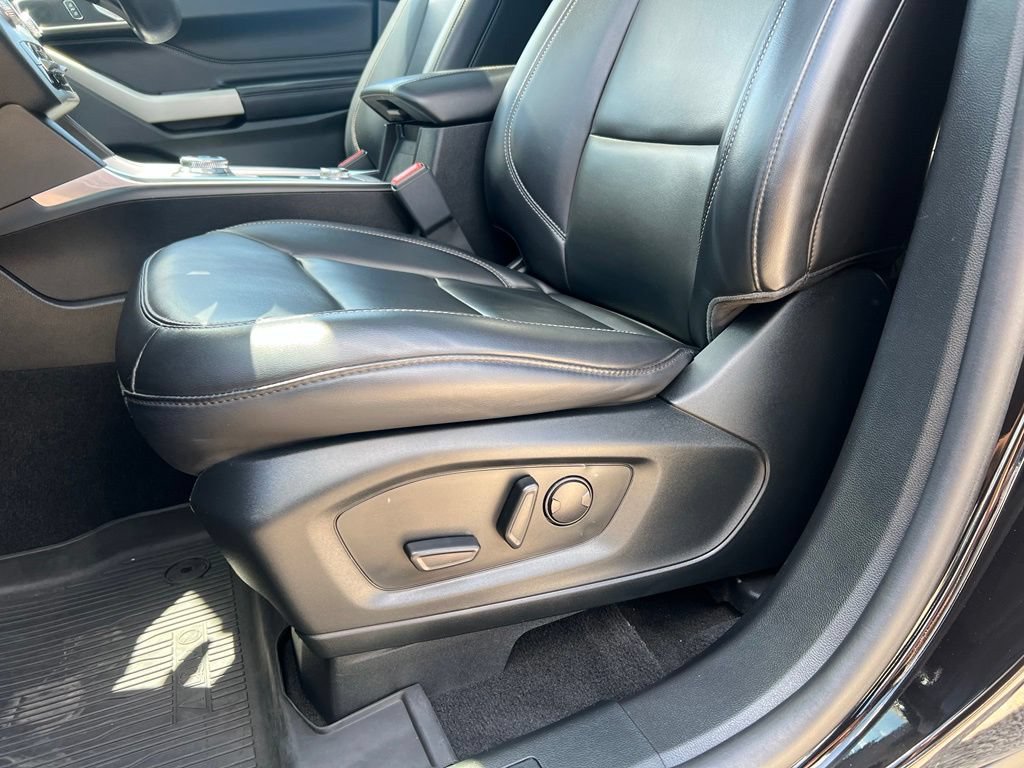 Used 2021 Ford Explorer XLT w/ Equipment Group 202A AWD/4WD image 15