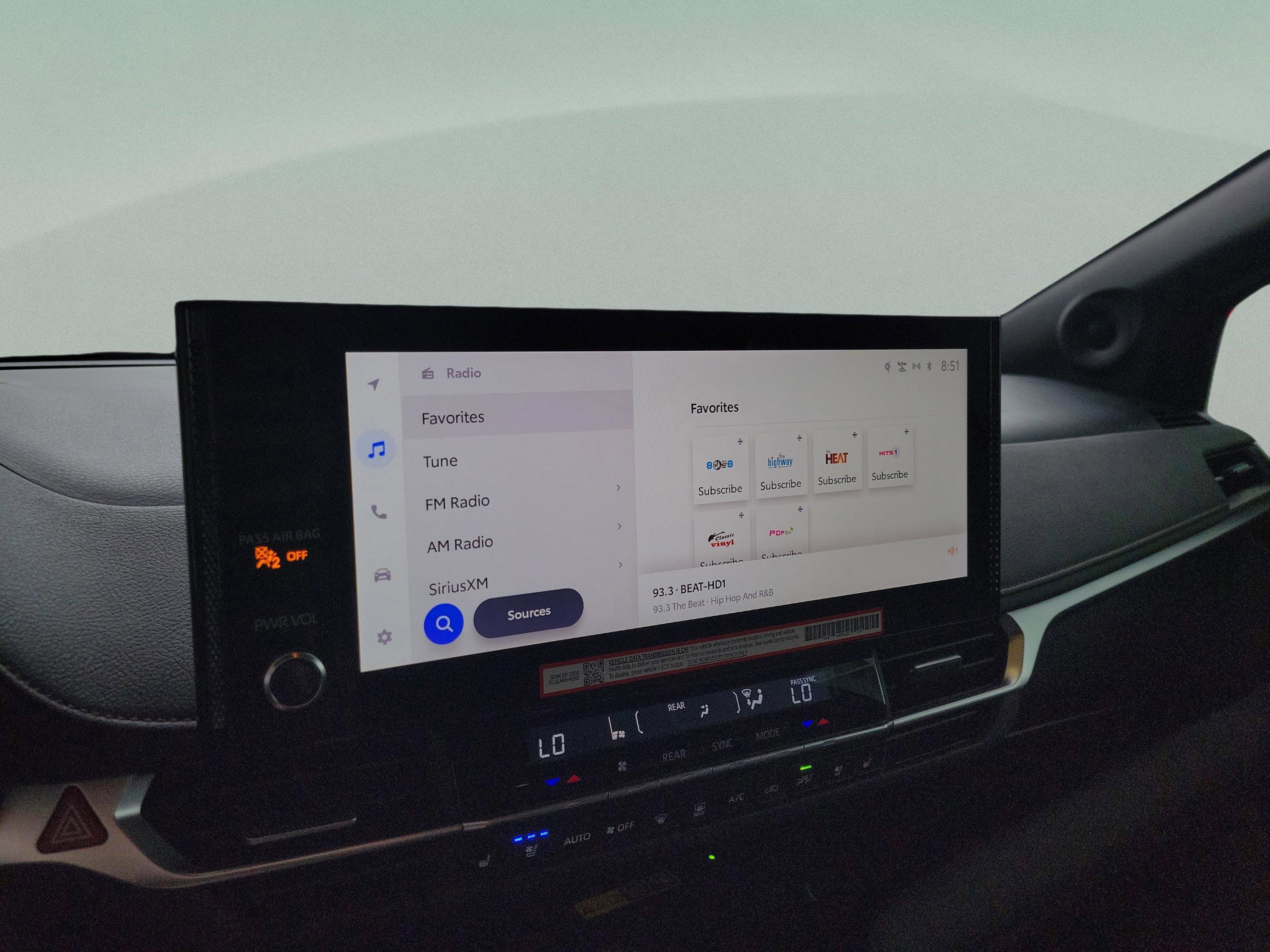 Used 2025 Toyota Sienna Limited image 17