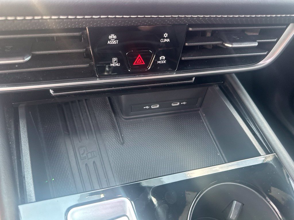 Used 2025 Volkswagen Atlas Cross Sport SE FWD image 18