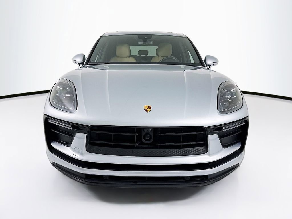 Certified 2025 Porsche Macan AWD/4WD image 6