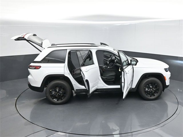 New 2025 Jeep Grand Cherokee Altitude image 53