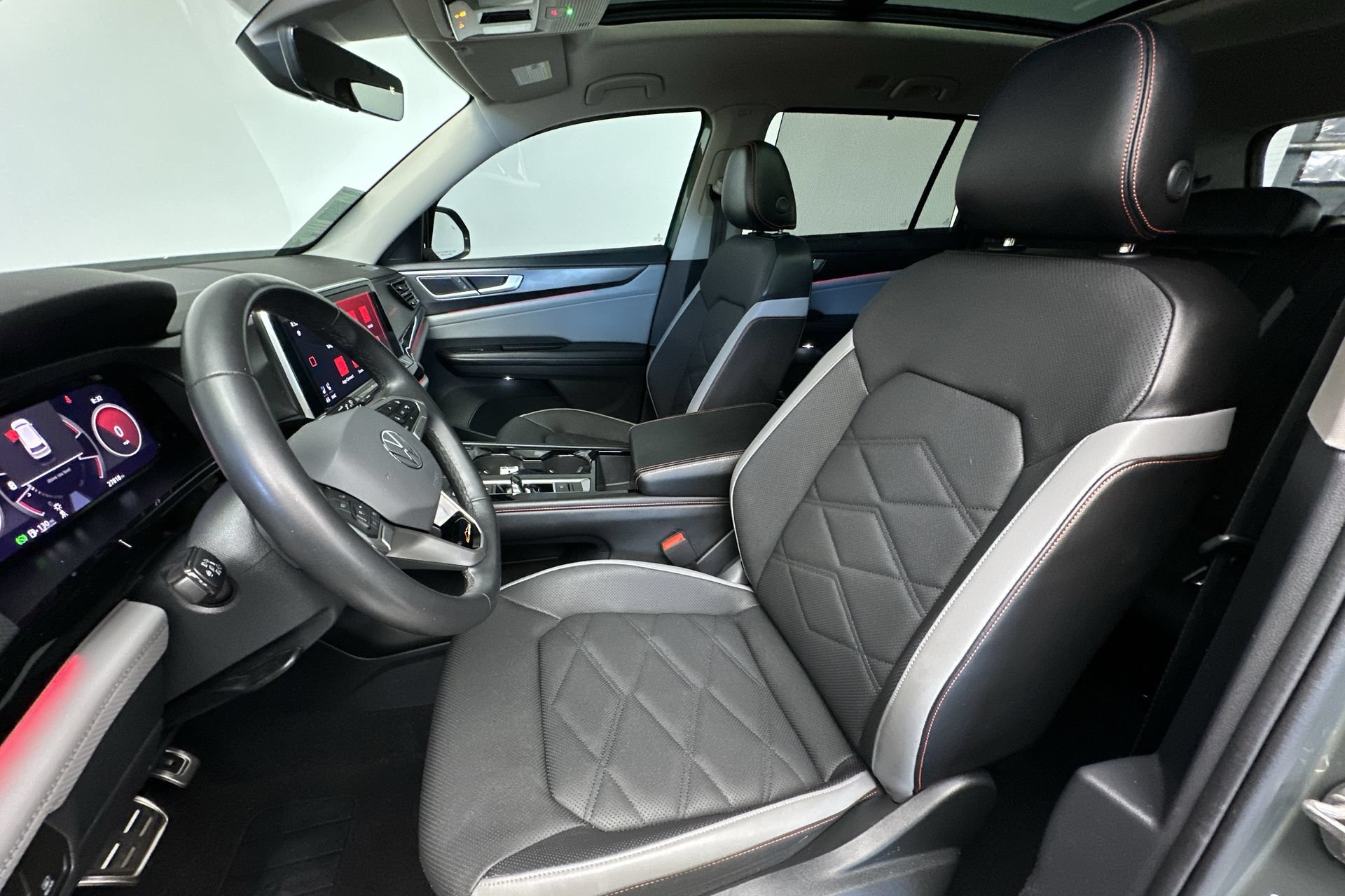 Used 2024 Volkswagen Atlas Peak Edition SE AWD/4WD image 12