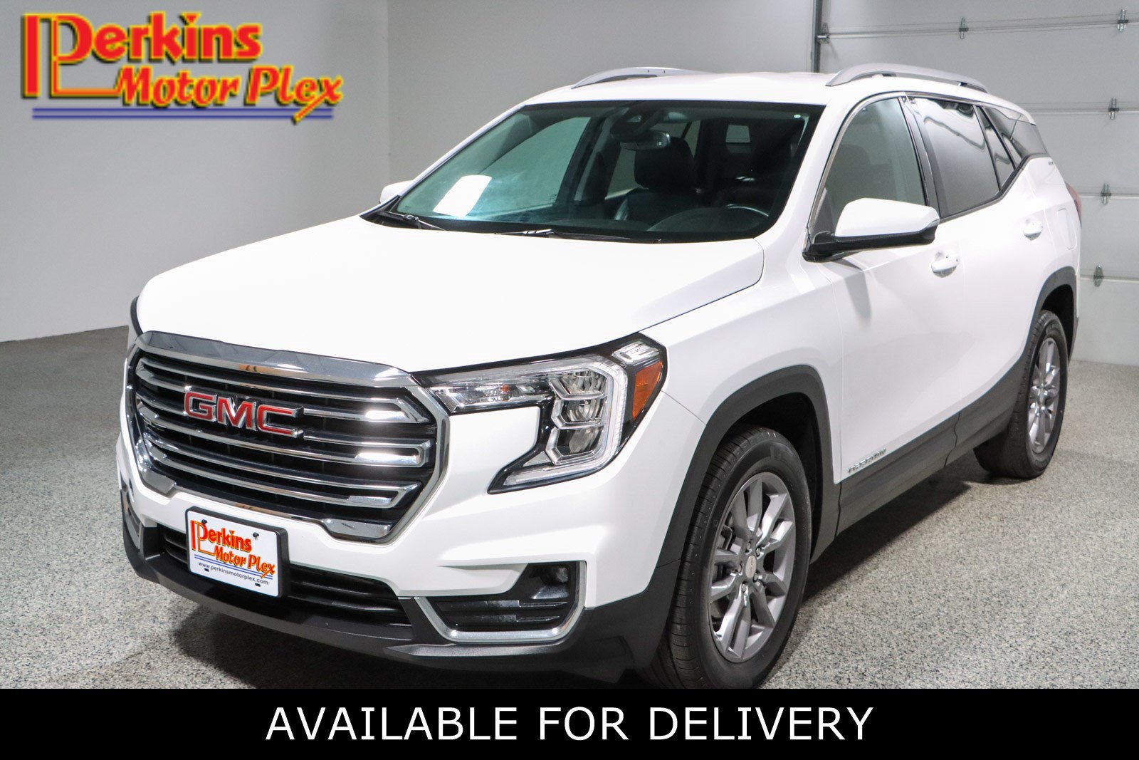 Used 2024 GMC Terrain SLT AWD/4WD image 1