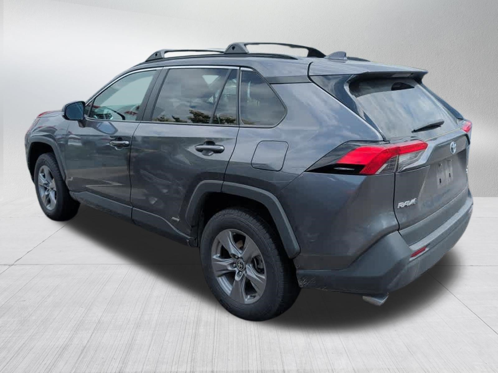 Used 2022 Toyota RAV4 XLE w/ Convenience Package AWD/4WD image 3