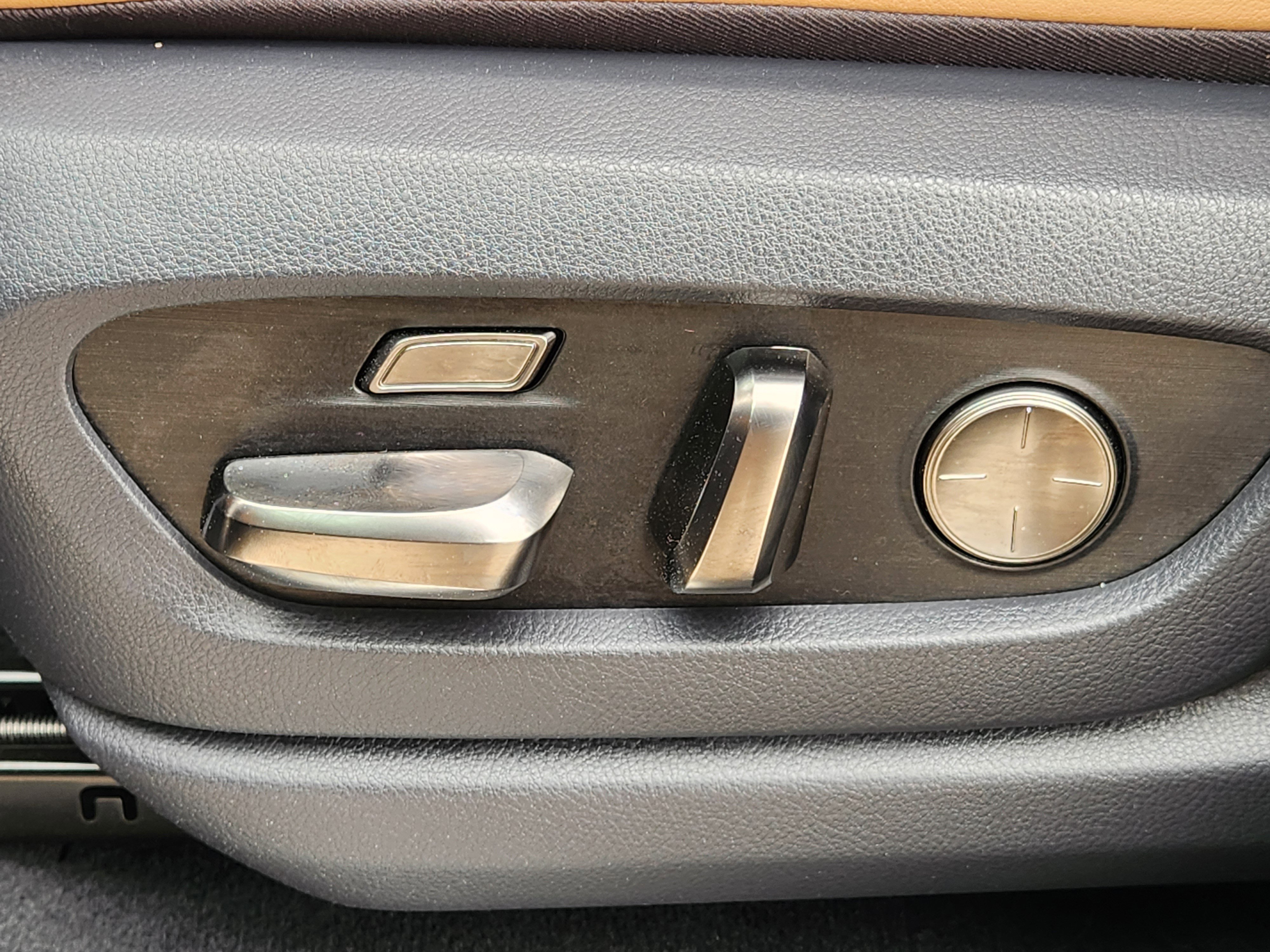 Used 2025 Lexus LX 600 4WD w/ Luxury Package image 30