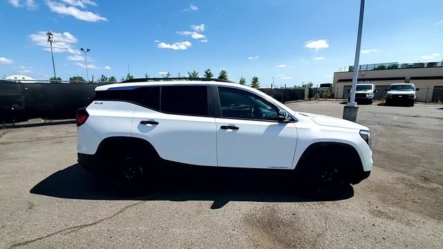 Certified 2024 GMC Terrain SLE w/ Driver Convenience Package FWD image 9