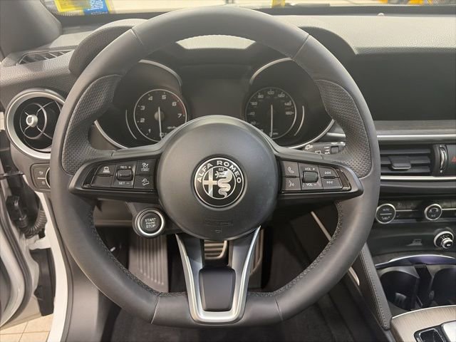 Used 2023 Alfa Romeo Stelvio Ti AWD/4WD image 6