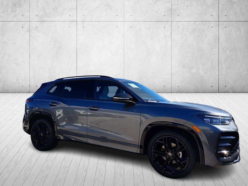 New 2026 Volkswagen Tiguan SE R-Line image 3