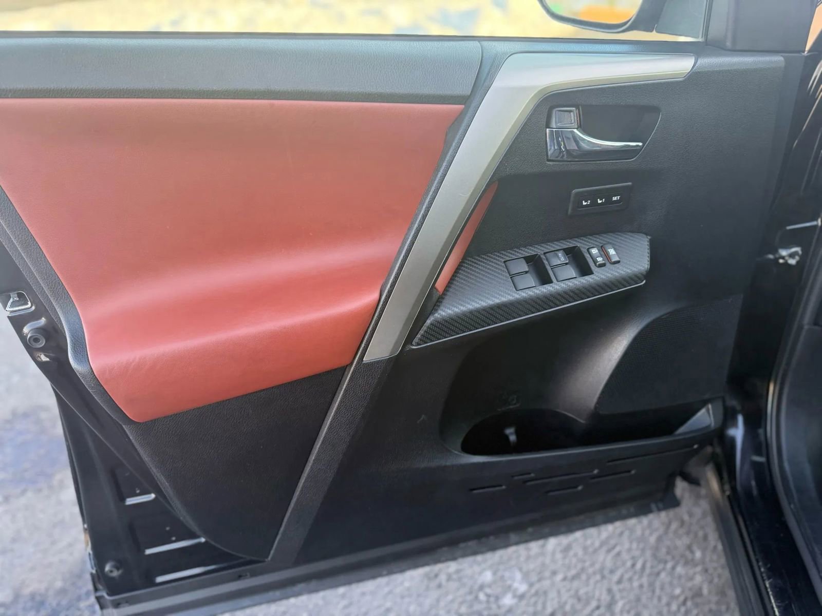 Used 2014 Toyota RAV4 Limited image 11