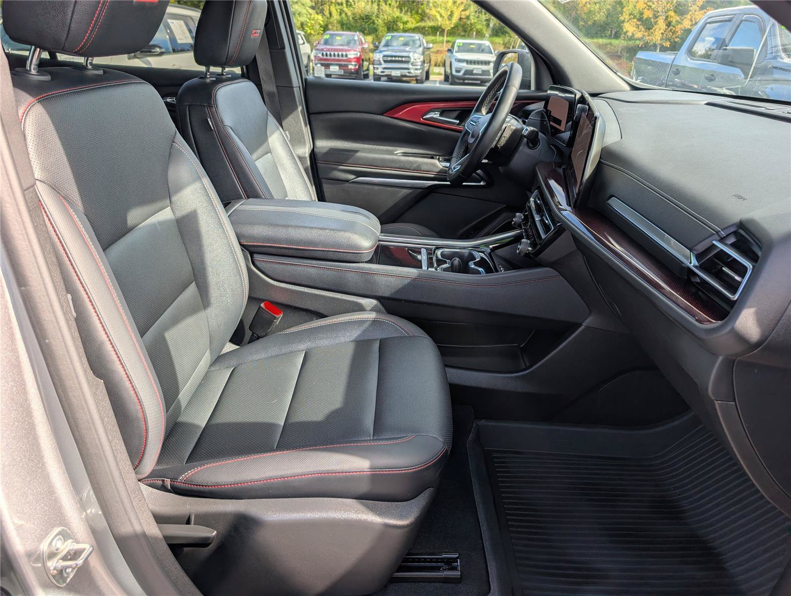 Used 2024 Chevrolet Traverse Z71 w/ LPO, Floor Liner Package AWD/4WD image 11