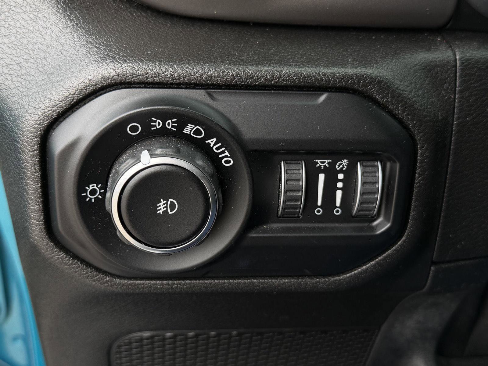 Used 2020 Jeep Wrangler Unlimited Sport image 23