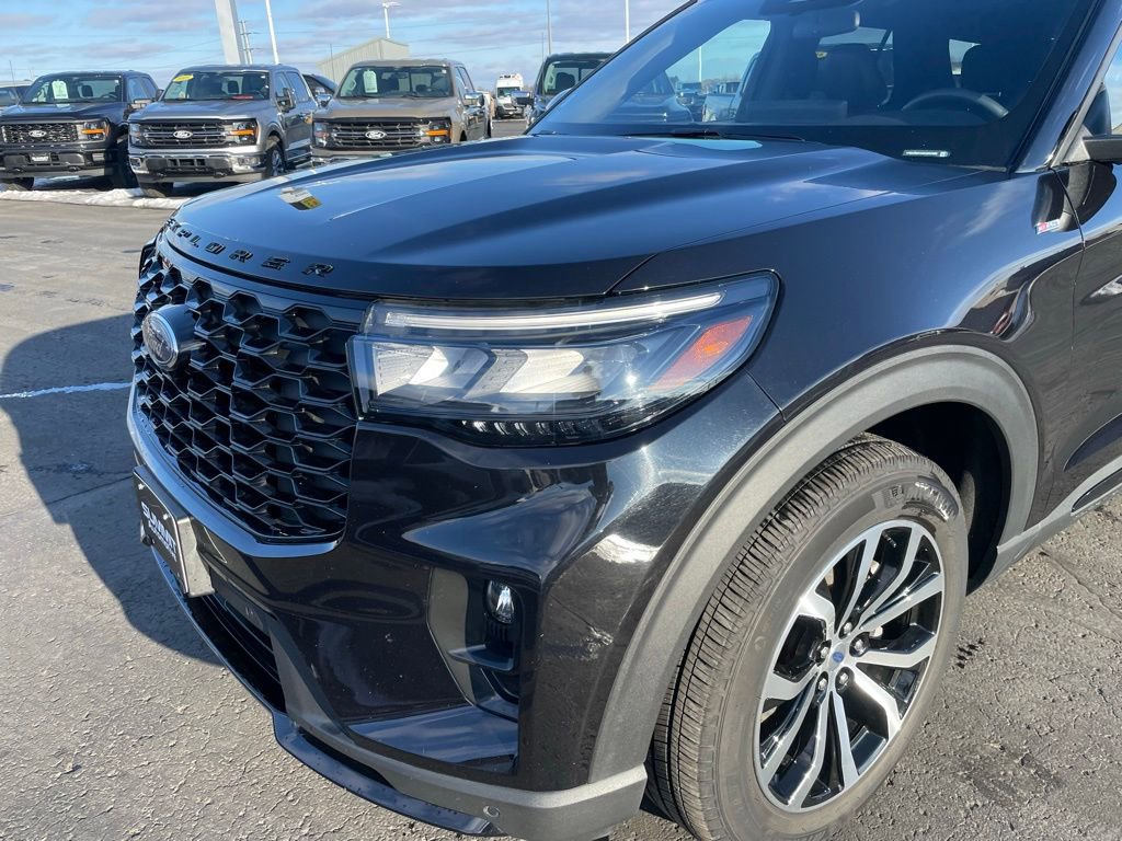 Used 2025 Ford Explorer ST-Line image 30