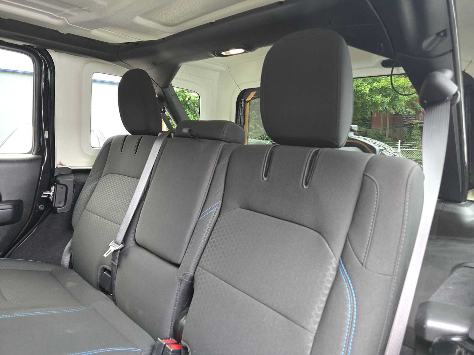 Used 2024 Jeep Wrangler Unlimited Rubicon 4xe AWD/4WD image 17