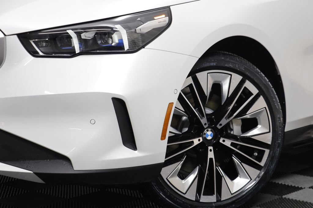 New 2026 BMW 530i xDrive w/ Premium Package AWD/4WD image 4