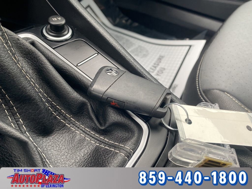 Used 2025 Volkswagen Jetta SE image 46
