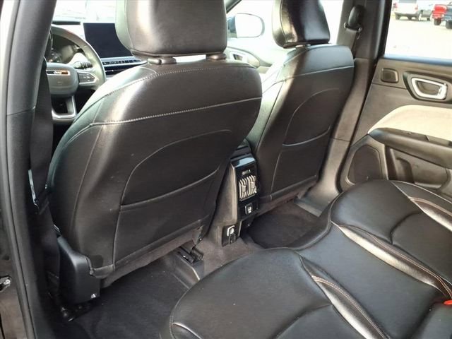 Used 2024 Jeep Compass Latitude w/ Sun and Sound Group AWD/4WD image 15