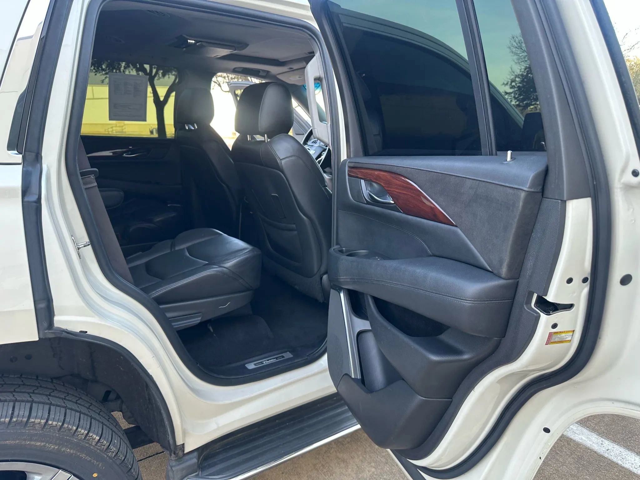 Used 2015 Cadillac Escalade Luxury AWD/4WD image 24
