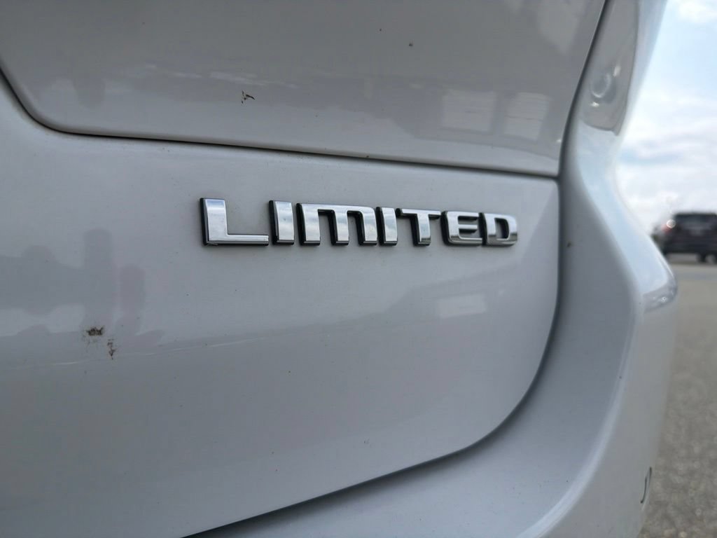 Used 2023 Jeep Grand Cherokee L Limited AWD/4WD image 9