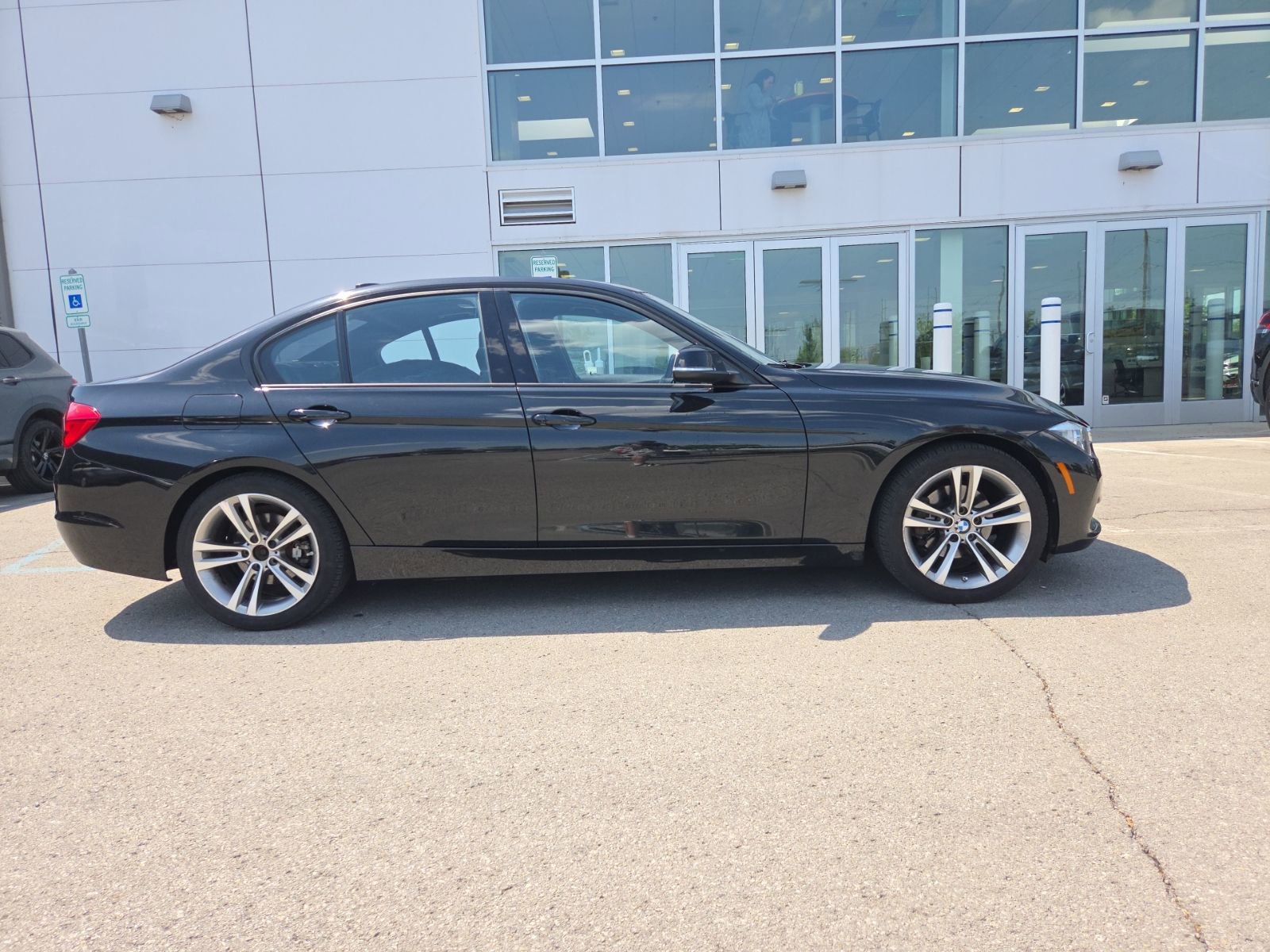 Used 2016 BMW 328i xDrive Sedan AWD/4WD image 3