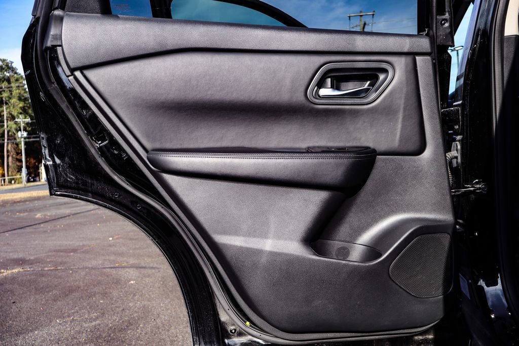 Used 2024 Nissan Rogue SV image 36