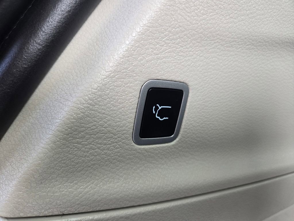 Used 2024 Chrysler Pacifica Touring-L FWD image 36