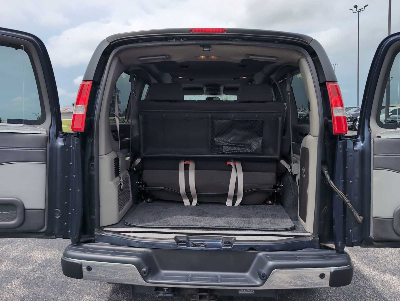 Used 2023 GMC Savana 2500 RWD image 23