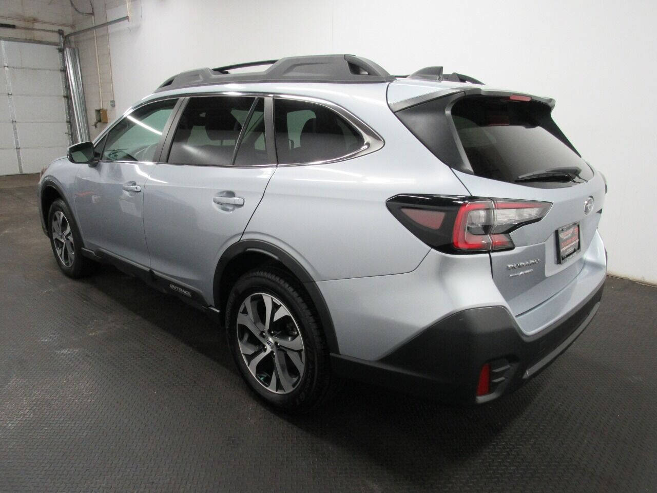 Used 2020 Subaru Outback Limited AWD/4WD image 5