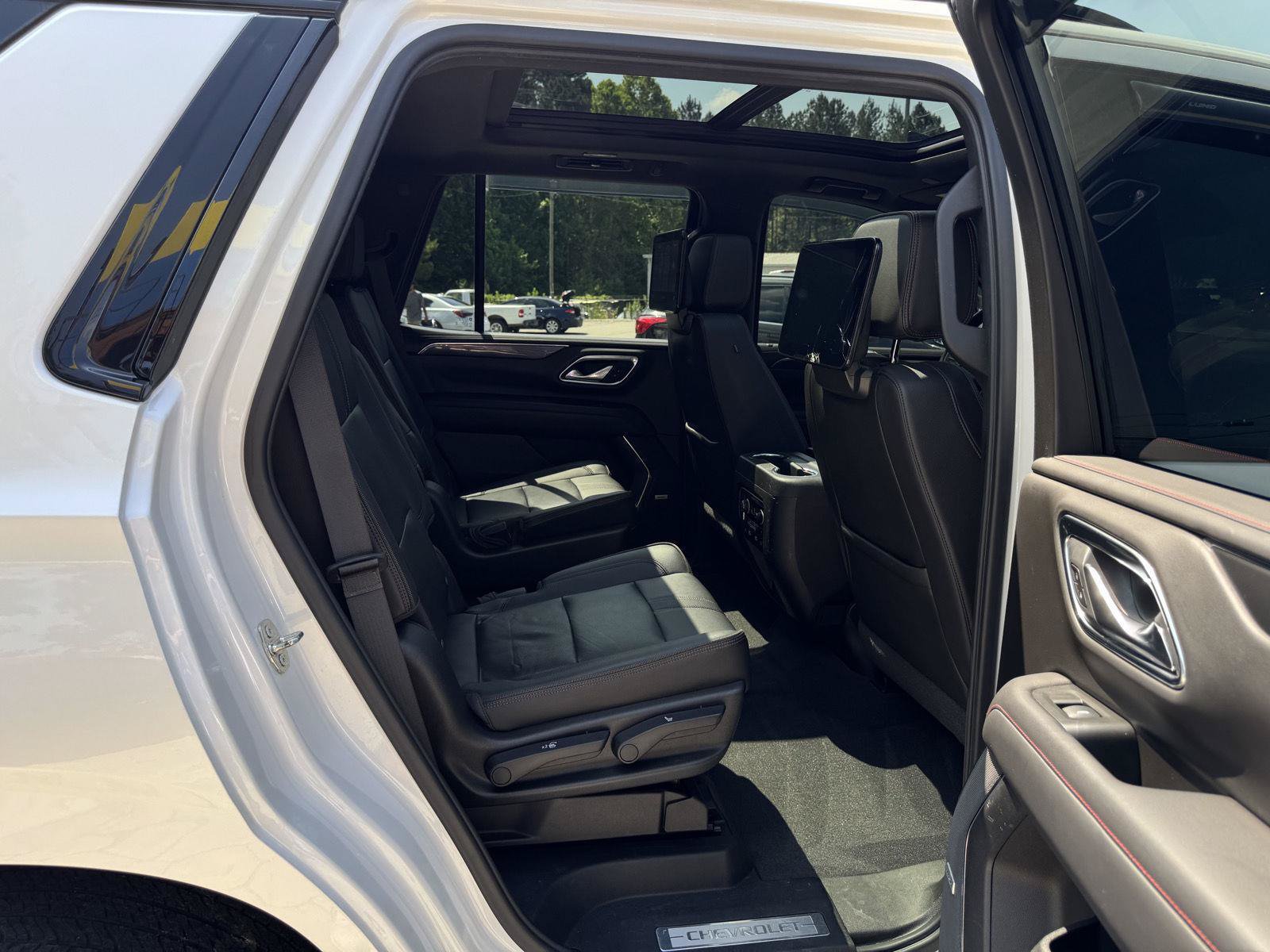 Used 2021 Chevrolet Tahoe RST w/ Luxury Package RWD image 18