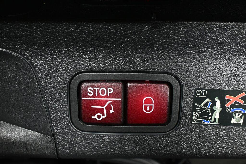 Used 2025 Mercedes-Benz GLS 580 4MATIC image 31
