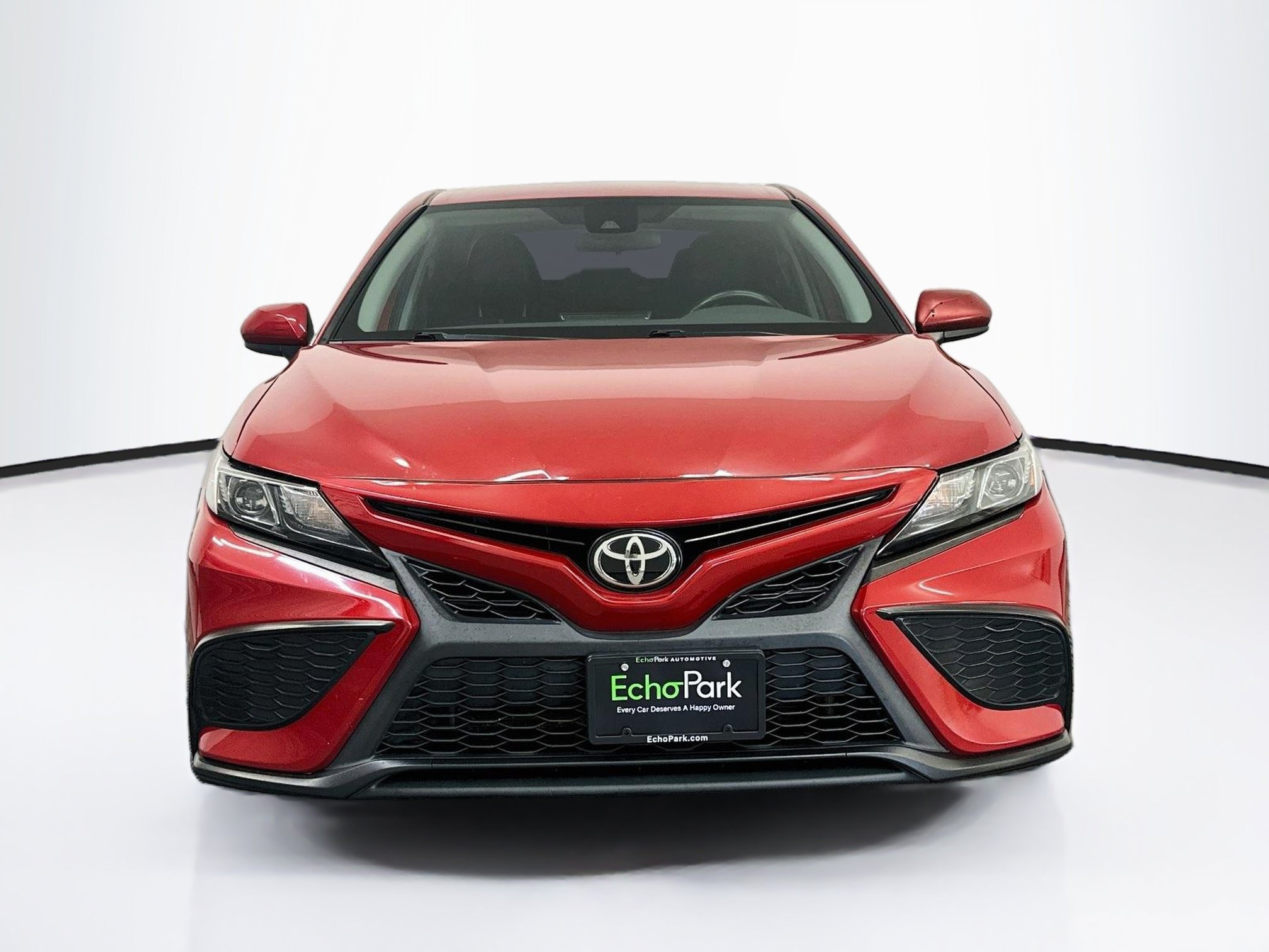 Used 2021 Toyota Camry SE FWD image 2