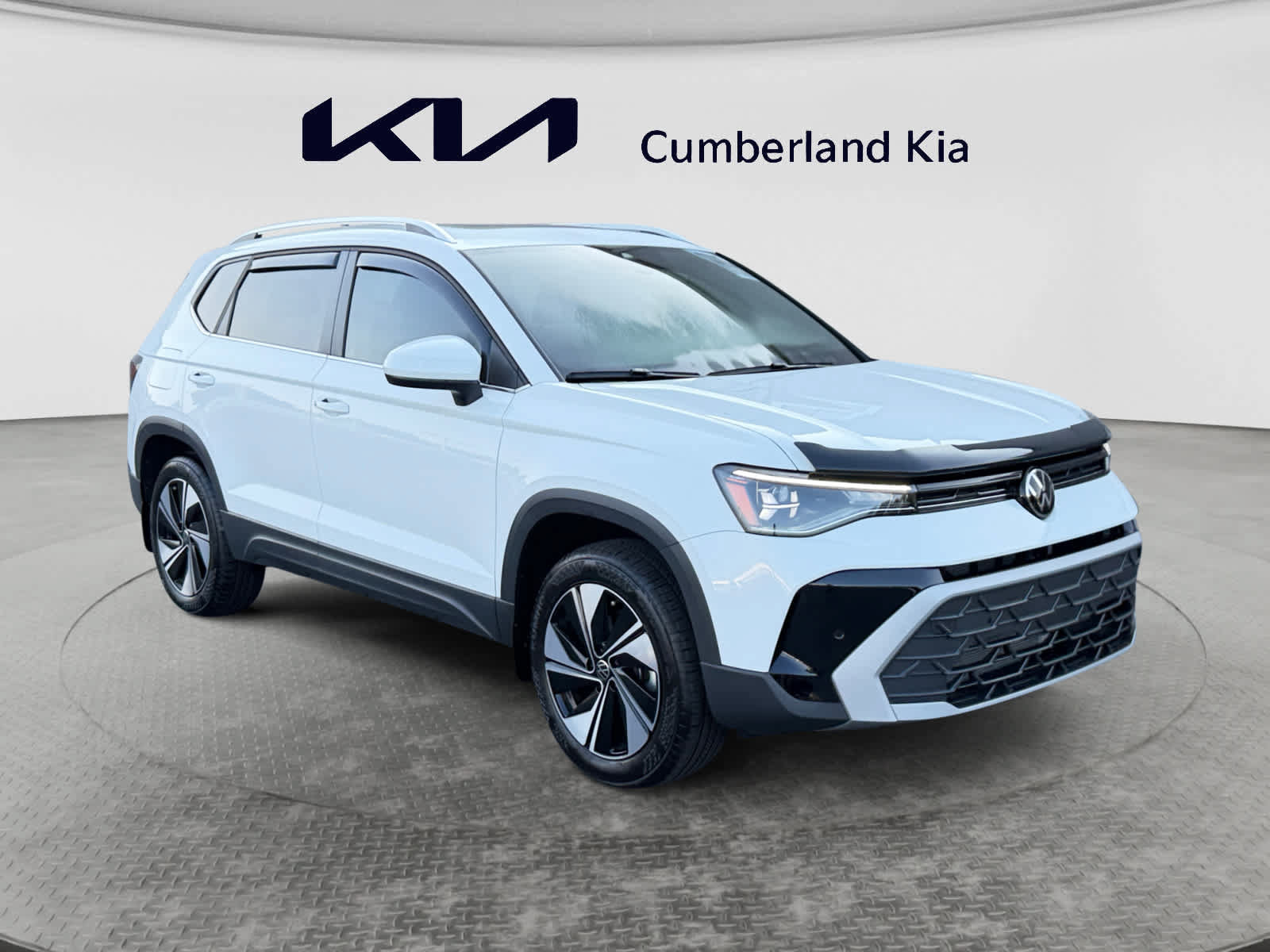 Used 2025 Volkswagen Taos SE w/ Panoramic Sunroof Package AWD/4WD image 7