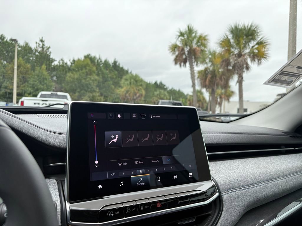 Used 2022 Jeep Compass Latitude image 25