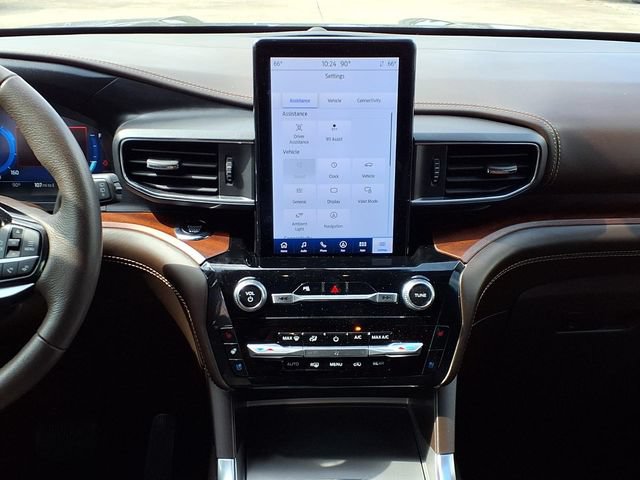 Used 2024 Ford Explorer King Ranch w/ Technology Package RWD image 9