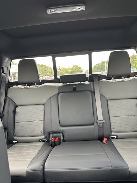 Used 2025 Chevrolet Silverado 2500 ZR2 w/ Technology Package AWD/4WD image 23