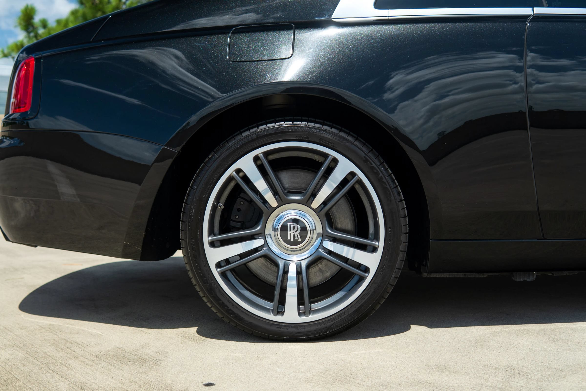 Used 2016 Rolls-Royce Wraith RWD image 17