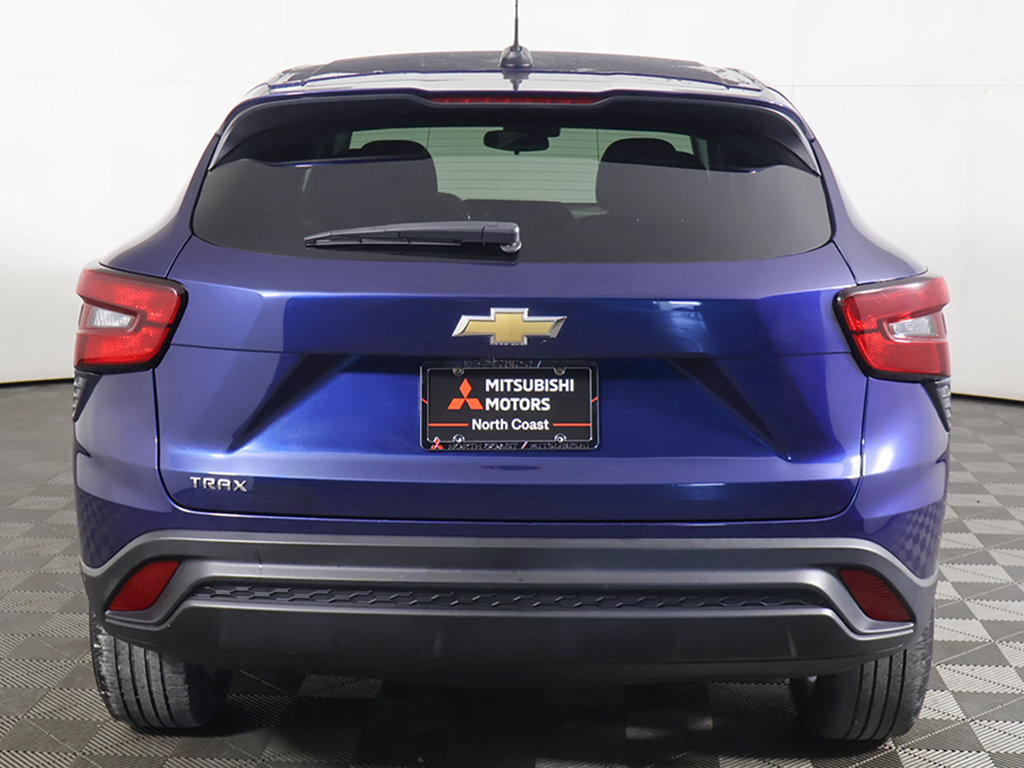 Used 2024 Chevrolet Trax LS w/ LS Convenience Package FWD image 10