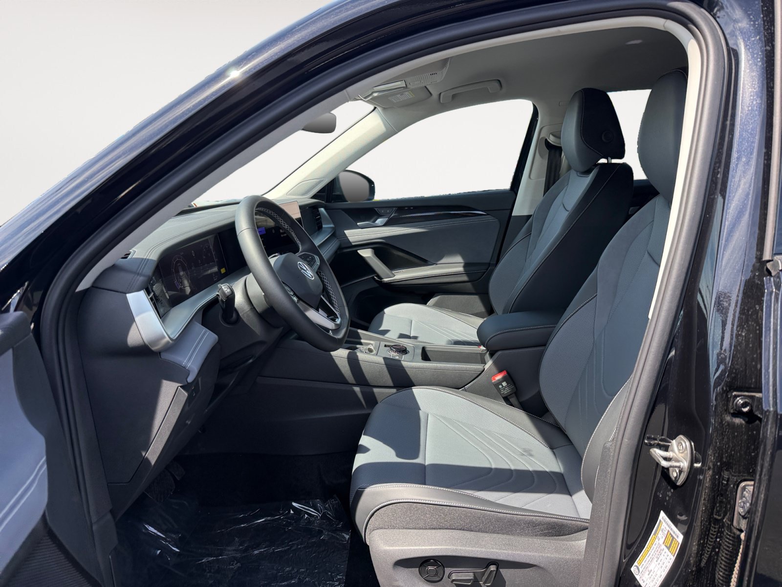 New 2026 Volkswagen Tiguan SE FWD image 10