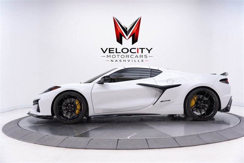 Used 2025 Chevrolet Corvette Z06 w/ Stealth Interior Trim Package RWD image 9