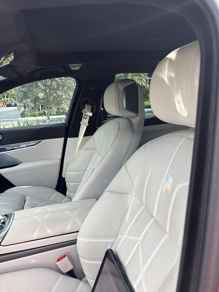 Used 2024 BMW 740i w/ Executive Package RWD image 5