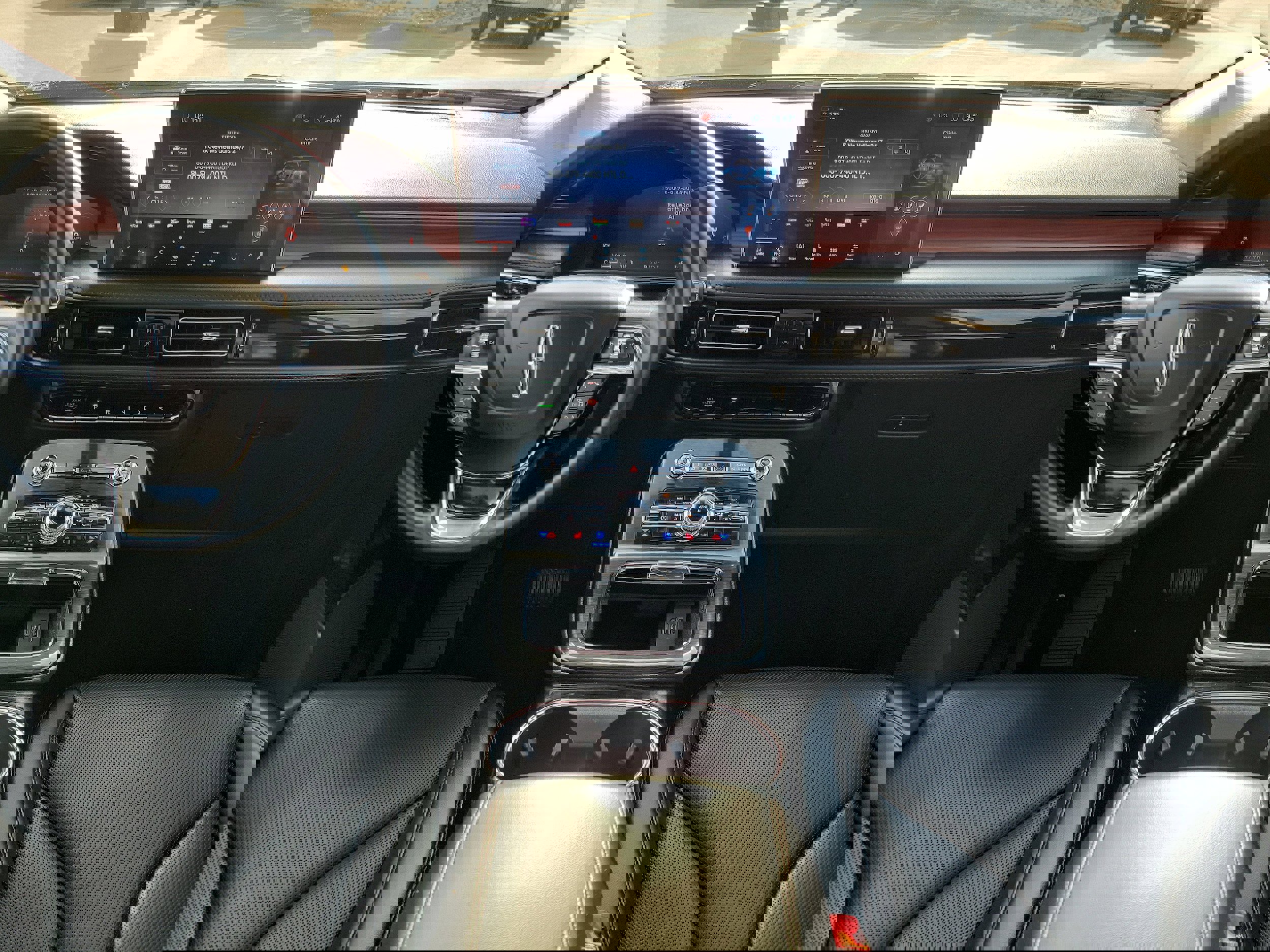 Used 2023 Lincoln Nautilus Reserve w/ Equipment Group 202A image 13