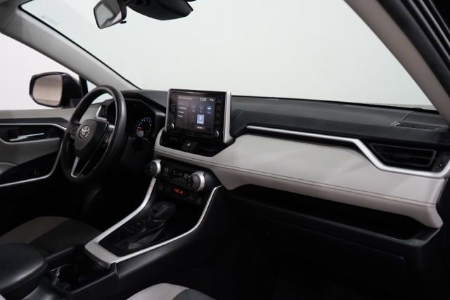 Used 2021 Toyota RAV4 XLE w/ Convenience Package image 18