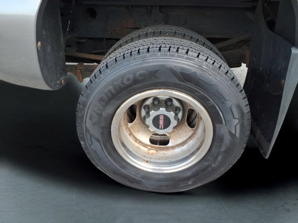 Used 2007 GMC Sierra 3500 SLT w/ Heavy-Duty Power Package AWD/4WD image 10