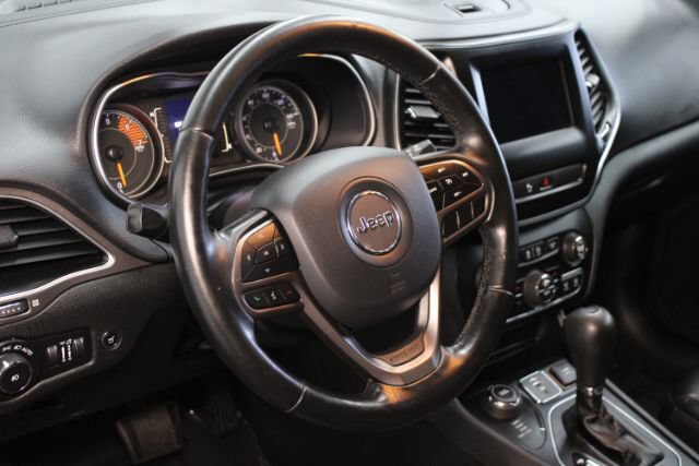 Used 2020 Jeep Cherokee Latitude Plus w/ Comfort/Convenience Group AWD/4WD image 15