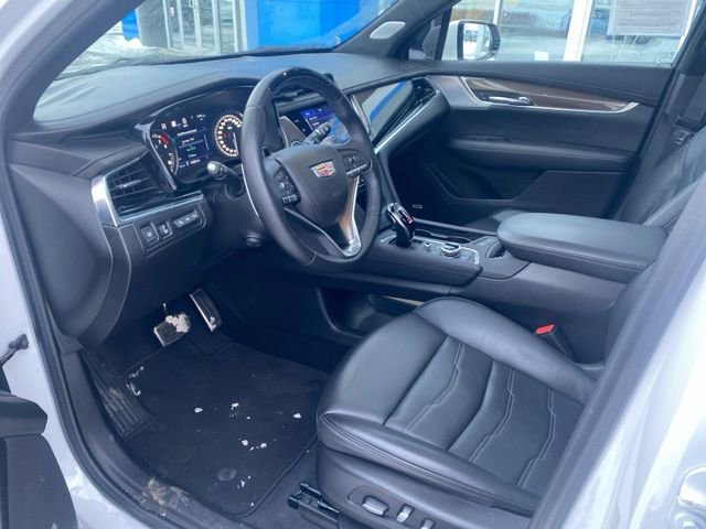 Used 2023 Cadillac XT6 Sport w/ LPO, ONYX Package image 8